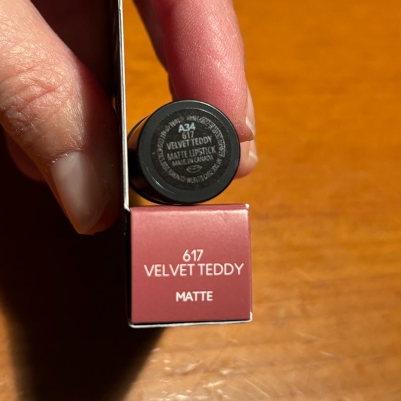 MAC Matte Lipstick Velvet Teddy - Picture 10 of 16